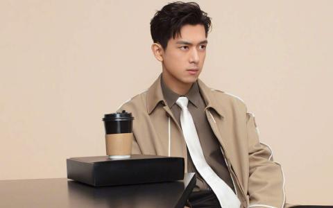 中国内地湖北荆州男演员李现浴缸搞怪高清图片第1张