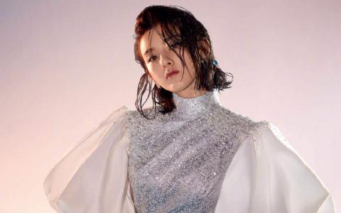 中国北京当代95后女演员宋祖儿性感湿发写真桌面壁纸第1张