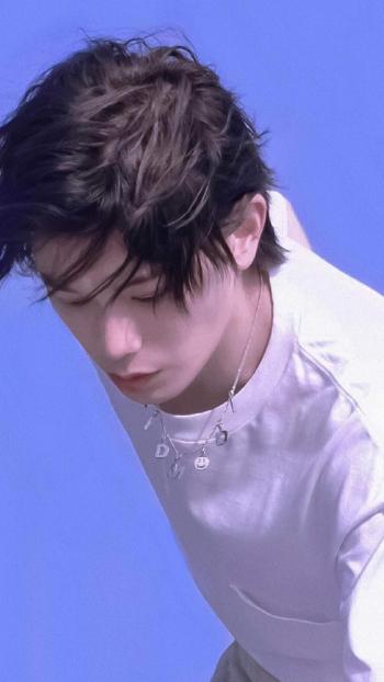 高清男明星丁禹兮时尚帅气高清写真手机壁纸​​​​第0张