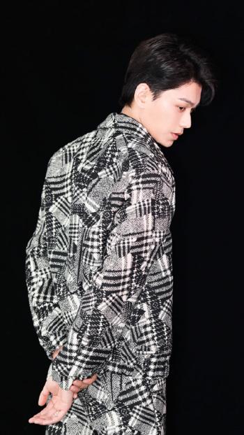 高清男明星丁禹兮时尚帅气高清写真手机壁纸​​​​第0张
