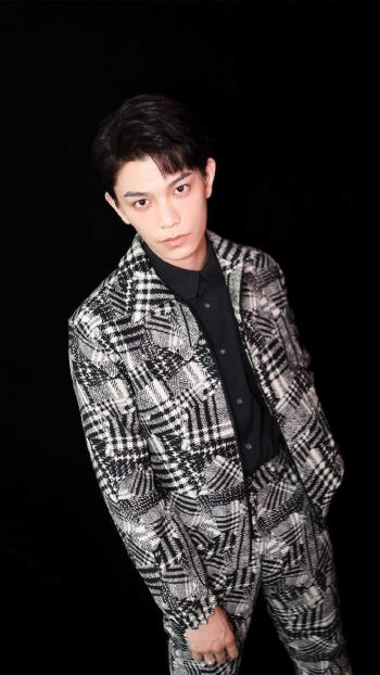 高清男明星丁禹兮时尚帅气高清写真手机壁纸​​​​第2张