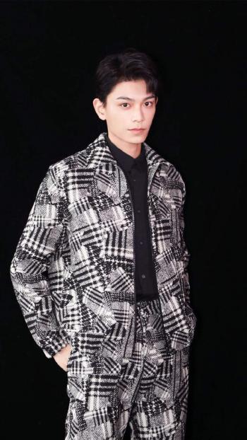 高清男明星丁禹兮时尚帅气高清写真手机壁纸​​​​第3张
