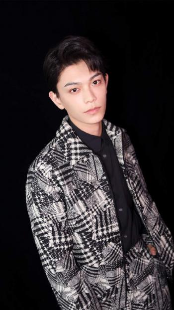 高清男明星丁禹兮时尚帅气高清写真手机壁纸​​​​第5张