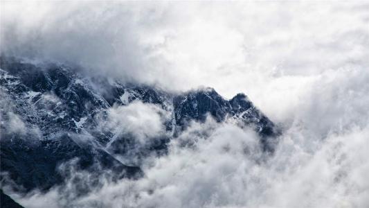 校花美女学生妹冬季雪景养眼迷人写真图片第4张