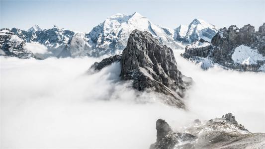 校花美女学生妹冬季雪景养眼迷人写真图片第5张