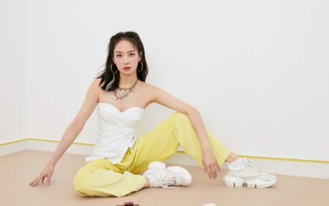 山东省青岛女演员宋茜妩媚动人写真桌面壁纸第0张