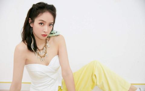 山东省青岛女演员宋茜妩媚动人写真桌面壁纸第1张