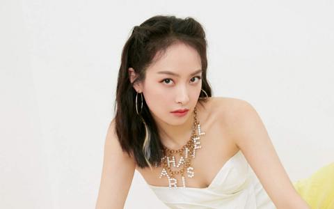 山东省青岛女演员宋茜妩媚动人写真桌面壁纸第2张