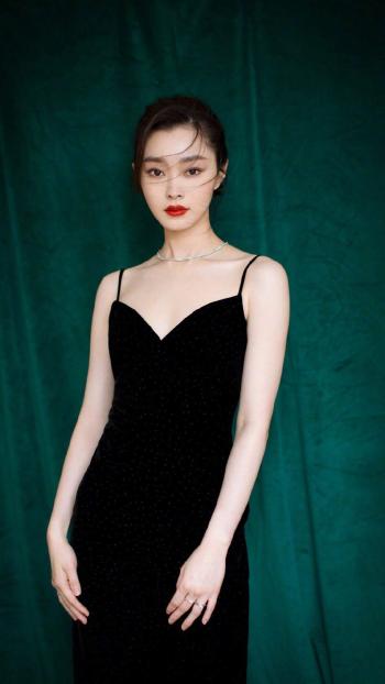 中国内地湖北省荆门女演员宋轶抹胸长裙性感诱惑写真第3张