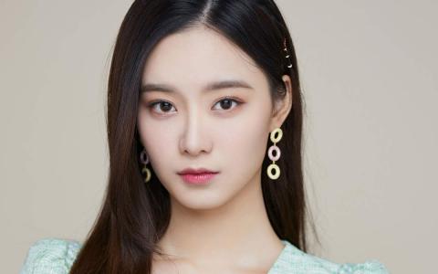 中国内地流行乐女歌手徐艺洋生活自拍照图片第0张