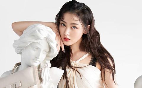 高清哈尔滨新生代女演员张天爱最新时尚杂志封面写真图片第1张