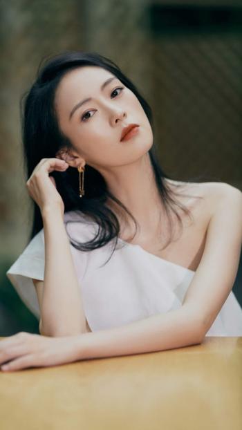 中国内地云南昆明女演员童瑶时尚写真电脑宽屏壁纸第3张