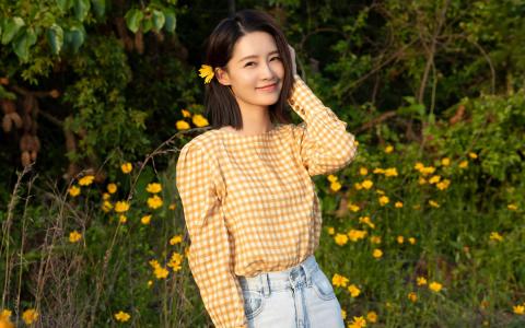 杨幂格子衫性感剧照图片第5张