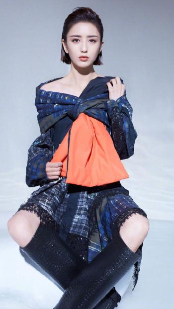 高清中国内地新疆伊犁影视女演员佟丽娅超A背头高清桌面壁纸第2张