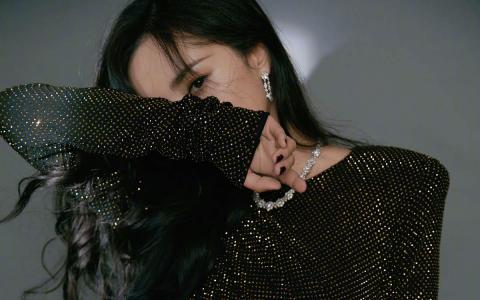 中国内地北京影视女演员杨幂冷艳红唇性感高清桌面壁纸第1张