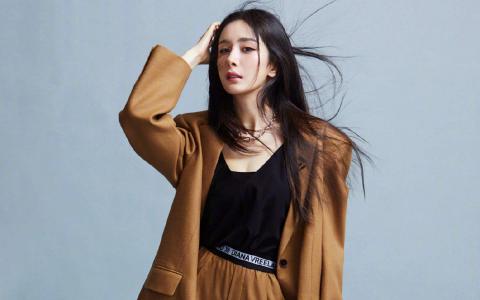 中国内地北京影视女演员杨幂时尚封面大片高清桌面壁纸第1张
