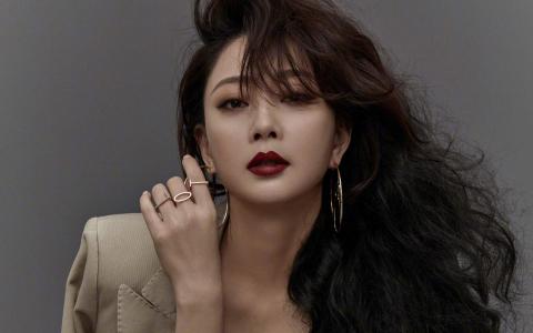 中国内地中国重庆女演员殷桃卷发红唇性感高清桌面壁纸第1张