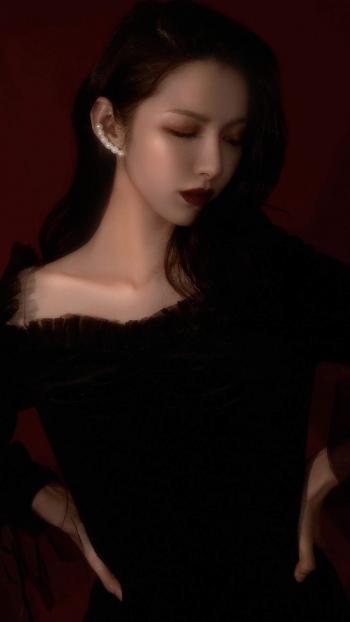 赵丽颖性感露肩写真手机壁纸第0张