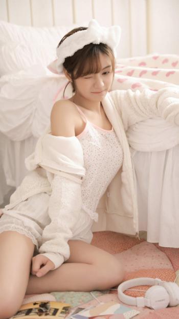 性感动人二次元美女手机壁纸第3张