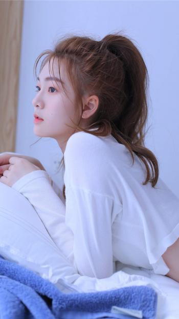 清爽短发美女手机壁纸图片第0张