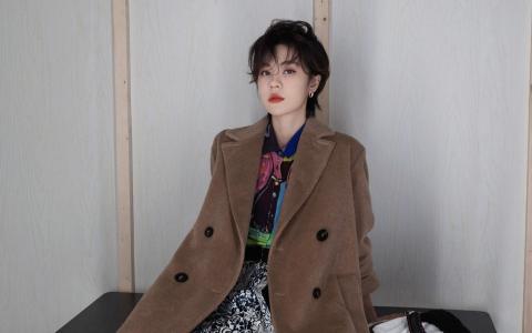 高清四川省成都市美女郁可唯雾霾蓝裙写真图片第2张