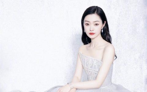 中国内地湖北省荆门女演员宋轶抹胸长裙性感诱惑写真第0张