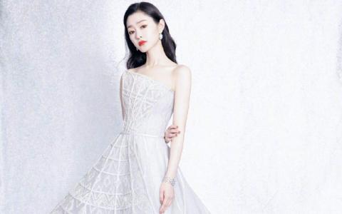 中国内地湖北省荆门女演员宋轶抹胸长裙性感诱惑写真第1张