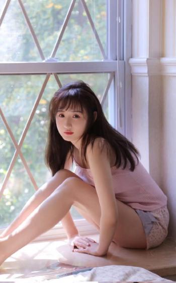 清爽短发美女手机壁纸图片第5张