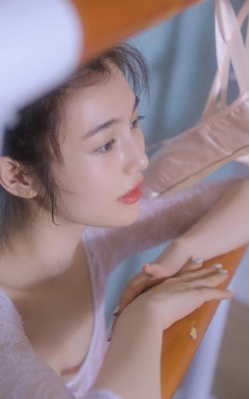 清爽短发美女手机壁纸图片第4张