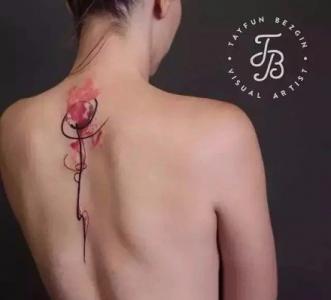 背部可爱的黑色藤蔓凤凰纹身图案第2张