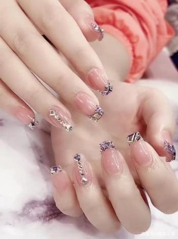 适合40岁女人的美甲 适合40岁女人的美甲推荐第2张