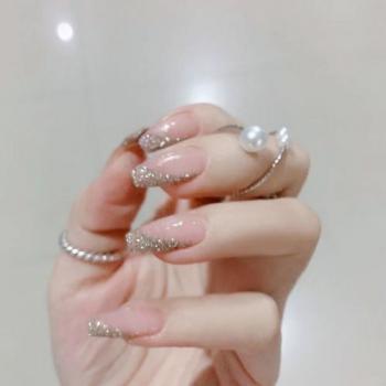 白美甲图片 _ 第(18)张
