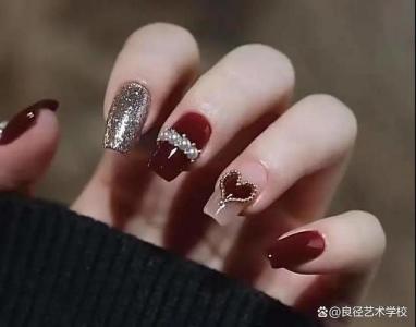 显手白的指甲款式图片 什么样的指甲显手白第2张