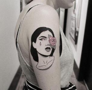 人物肖像纹身  女生腿上素描的人物肖像纹身图片第4张