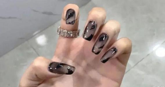 黑皮肤适合什么颜色的美甲 黑色皮肤适合什么样的美甲第6张