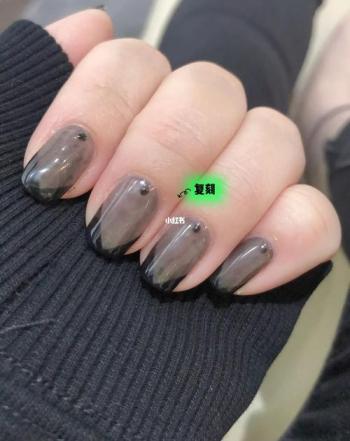 黑美甲图片 _ 第(18)张