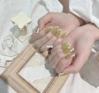 墨绿色美甲 墨绿色美甲款式图片第3张