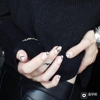 黑美甲图片 _ 第(18)张