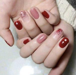 红指甲美甲图片 红色指甲美图第2张