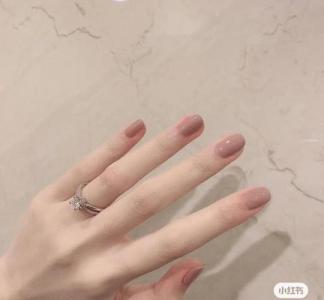 黑皮肤适合什么颜色的美甲 黑色皮肤适合什么样的美甲第6张