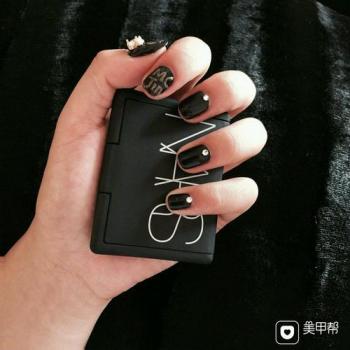 黑美甲图片 _ 第(12)张