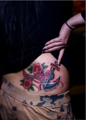 侧腰纹身女 女生侧腰上黑色的凤凰纹身图片第3张