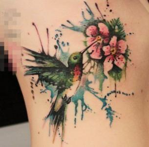 女生侧腰上彩绘水彩泼墨创意小鸟纹身图片第0张