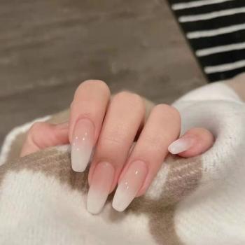 白美甲图片 _ 第(1)张