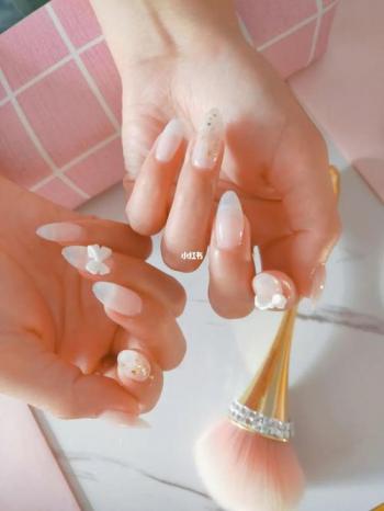 白美甲图片 _ 第(11)张