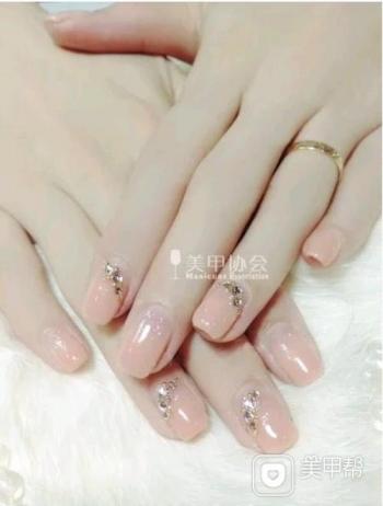 黑美甲图片 _ 第(16)张