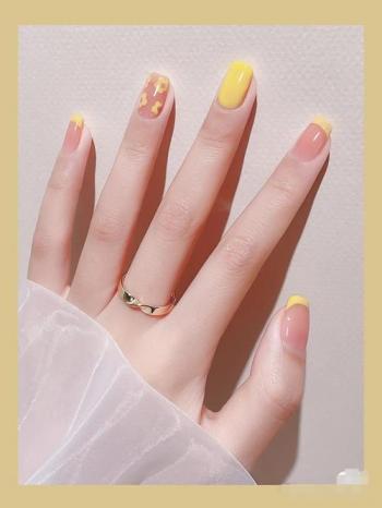 黄色美甲 白色美甲图片款式第1张