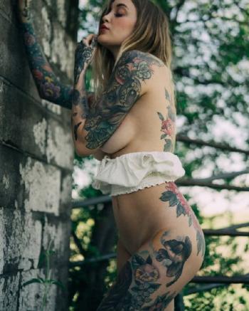 性感的一组国外女模特纹身美女图片欣赏第0张
