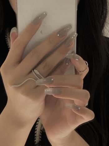 灰美甲图片 _ 第(11)张