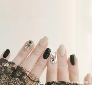 黑美甲图片 _ 第(16)张